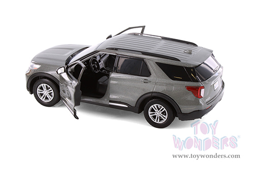 Showcasts® Collectibles - Ford Explorer XLT (2022, 1/24 scale diecast model car, Asstd.) 71378D MAP: $19.99