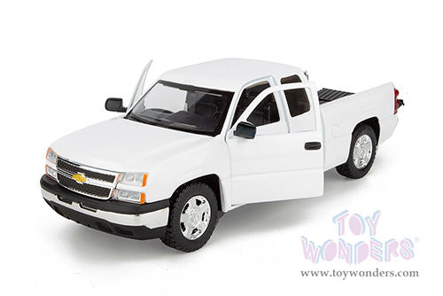 Showcasts® Collectibles - Chevy® Silverado™ 1500 Double Cab Truck (2006, 1/25 scale diecast model car, White) 71393WH MAP: $22.99