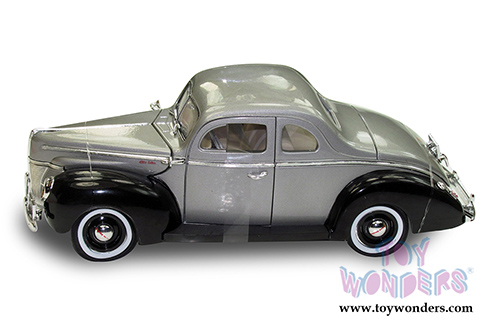 Motormax Timeless Classics -  Ford Coupe Deluxe Hardtop (1940, 1/18 scale diecast model car, Black) 73108TC/SV