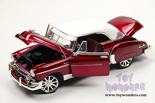 Motormax Timeless Classics -  Chevy Bel Air Hard Top (1950, 1/18 scale diecast model car, Red) 73111TC/R