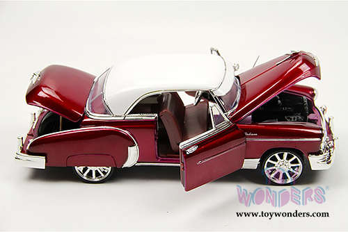 Motormax Timeless Classics -  Chevy Bel Air Hard Top (1950, 1/18 scale diecast model car, Red) 73111TC/R