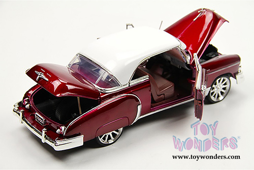 Motormax Timeless Classics -  Chevy Bel Air Hard Top (1950, 1/18 scale diecast model car, Red) 73111TC/R