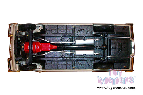 Motormax Timeless Classics -  Plymouth Fury Hardtop (1958, 1/18 scale diecast model car, Beige) 73115TC/BE