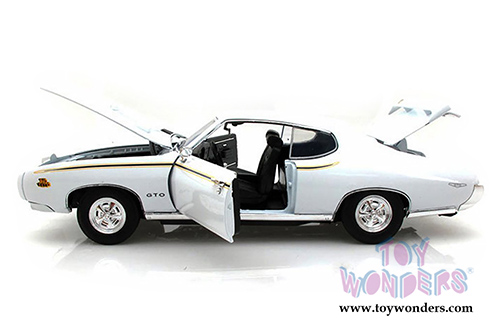 Motormax Timeless Classics - Pontiac GTO Judge Hard Top (1969, 1/18 scale diecast model car, White) 73133TC/W