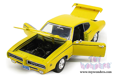 Motormax Timeless Classics - Pontiac GTO Judge Hard Top (1969, 1/18 scale diecast model car, Yellow) 73133TC/YL