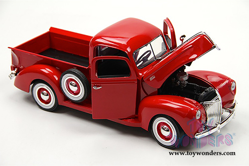 Motormax Timeless Classics -  Ford Pickup (1940, 1/18 scale diecast model car, Red) 73170TC/R