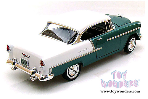 Motormax Timeless Classics - Chevy Bel Air Coupe (1955, 1/18 scale diecast model car, Green with White) 73185TC/GN