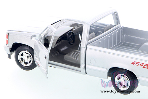 Showcasts Collectibles - Chevrolet&reg; 454 SS&trade; Pickup Truck (1992, 1/24 scale diecast model car, Silver) 73203AC/SV