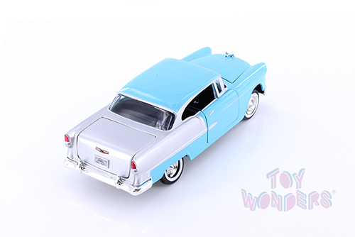 Showcasts Collectibles - Chevrolet&reg; Bel Air&reg; Hardtop (1955, 1/24 scale diecast model car, Light Blue/Gray) 73229BU/16D