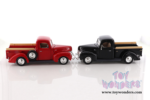 Showcasts Collectibles - Ford Pickup (1940, 1/24 scale diecast model car, Asstd.) 73234/16D