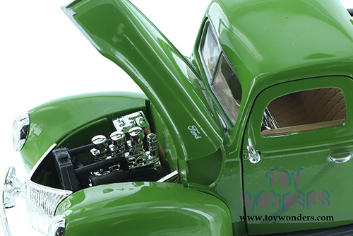 Showcasts Collectibles - Ford Tow Truck (1940, 1/24 scale diecast model car, Green) 73234T/GN