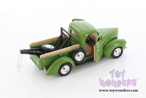 Showcasts Collectibles - Ford Tow Truck (1940, 1/24 scale diecast model car, Asstd.) 73234TD/16D