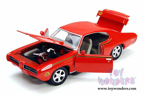 Showcasts Collectibles - Pontiac GTO Hardtop (1969, 1/24 scale diecast model car, Asstd.) 73242/16D