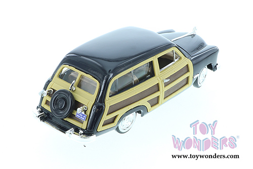Showcasts Collectibles - Ford  Woody Wagon (1949, 1/24 scale diecast model car, Asstd.) 73260/16D