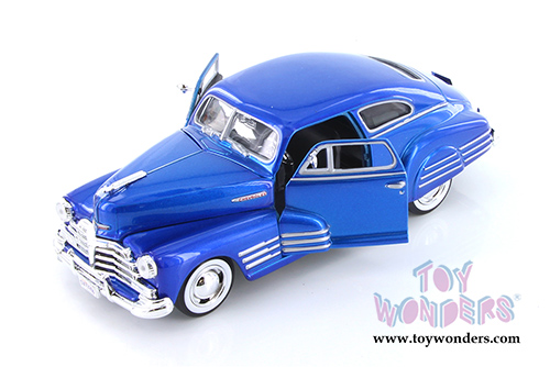 Showcasts Collectibles - Chevy&reg; Aerosedan Fleetline Hard Top (1948, 1/24 scale diecast model car, Asstd.) 73266/16D