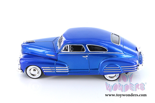 Showcasts Collectibles - Chevy&reg; Aerosedan Fleetline Hard Top (1948, 1/24 scale diecast model car, Asstd.) 73266/16D