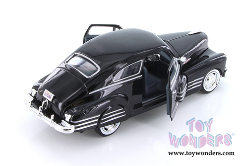 Showcasts Collectibles - Chevy&reg; Aerosedan Fleetline Hard Top (1948, 1/24 scale diecast model car, Asstd.) 73266/16D