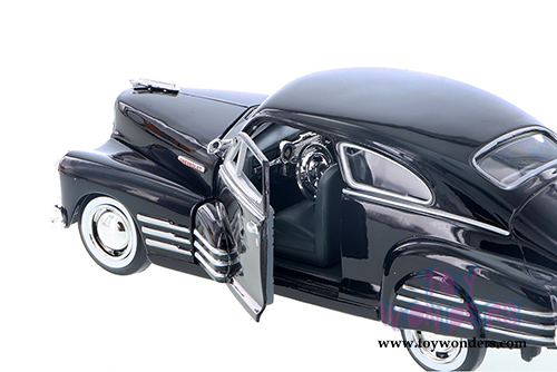 Showcasts Collectibles - Chevy Aerosedan Fleetline Hardtop (1948, 1/24 scale diecast model car, Black) 73266AC/BK