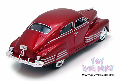 Showcasts Collectibles - Chevy Aerosedan Fleetline Hard Top  (1948, 1/24 scale diecast model car, Red) 73266AC/R