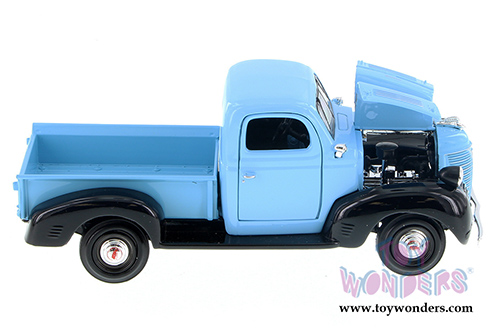 Showcasts Collectibles - Plymouth Truck (1941, 1/24 scale diecast model car, Asstd.) 73278/16D