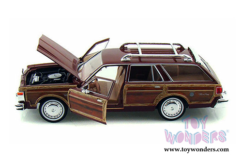 Showcasts Collectibles - Chrysler LeBaron Town & Country Wagon (1979, 1/24 scale diecast model car, Brown) 73331AC/ST