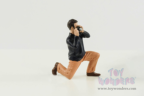 American Diorama Figurine - Race Day 2 Figure IV (1/18 scale, Black/Light Brown) 76298