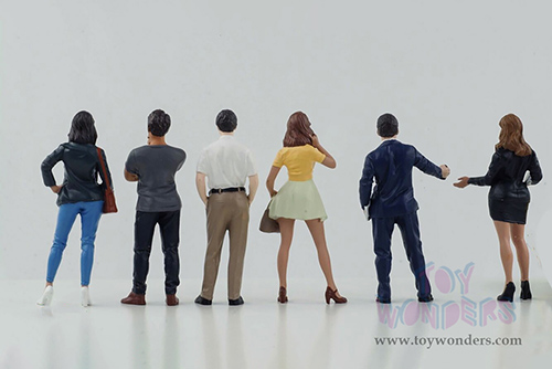 American Diorama Figurine - The Dealership - Female Salesperson (1/24  scale, Black) 76410