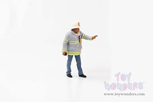American Diorama Figurine - Firefighters | Fire Captain (1/24 scale, Light Gray/Blue) 76418