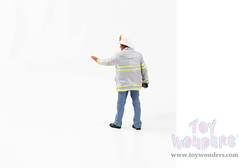 American Diorama Figurine - Firefighters | Fire Captain (1/24 scale, Light Gray/Blue) 76418
