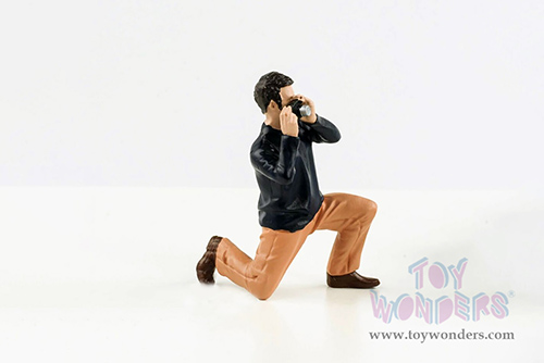 American Diorama Figurine - Race Day 2 Figure IV (1/24 scale, Black/Light Brown) 76398