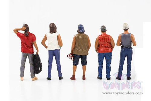 American Diorama Figurine - Campers Figure 2 (1/24 scale, Brown/Blue) 76435