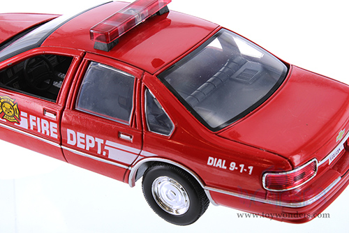 Motormax - Chevrolet&reg; Caprice&trade; Fire Chief (1993, 1/24 scale diecast model car, Red) 76440D