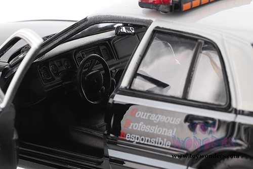 Showcasts Collectibles - Ford Crown Victoria Police Car (2010, 1/24 scale diecast model car, Asstd.) 76482D/3