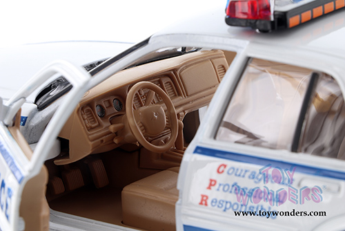 Showcasts Collectibles - Ford Crown Victoria Police Car (2010, 1/24 scale diecast model car, Asstd.) 76482D/3