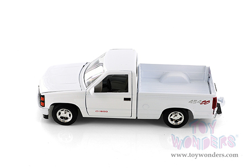 Showcasts® Collectibles - Chevrolet® 454 SS™ Pickup Truck (1992, 1/24 scale diecast model car, White) 77203W MAP: $22.99