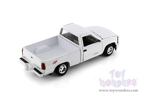 Showcasts® Collectibles - Chevrolet® 454 SS™ Pickup Truck (1992, 1/24 scale diecast model car, White) 77203W MAP: $22.99