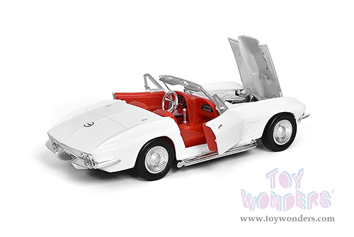 Showcasts® Collectibles - Chevrolet® Corvette® Convertible (1967, 1/24 scale diecast model car, White) 77224WR MAP: $22.99