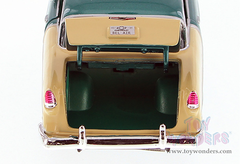 Showcasts® Collectibles - Chevy® Bel Air® Hardtop (1955, 1/24 scale diecast model car, Green) 77229GN MAP: $22.99