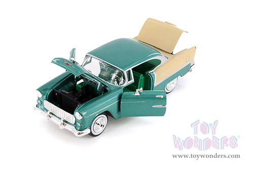 Showcasts® Collectibles - Chevy® Bel Air® Hardtop (1955, 1/24 scale diecast model car, Green) 77229GN MAP: $22.99