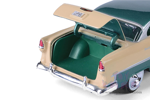 Showcasts® Collectibles - Chevy® Bel Air® Hardtop (1955, 1/24 scale diecast model car, Green) 77229GN MAP: $22.99