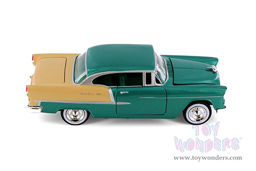 Showcasts® Collectibles - Chevy® Bel Air® Hardtop (1955, 1/24 scale diecast model car, Green/Beige) 77229GND MAP: $19.99
