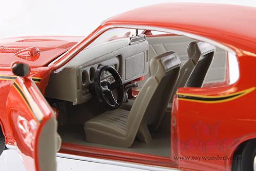 Showcasts® Collectibles - Pontiac® GTO™ Judge™ Hardtop (1969, 1/24 scale diecast model car, Asstd.) 77242D MAP: $19.99