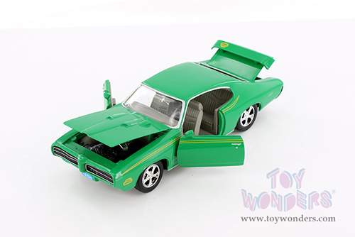 Showcasts® Collectibles - 1969 Pontiac® GTO™ Judge™ Hardtop (1969, 1/24 scale diecast model car, Green) 77242GN MAP: $22.99