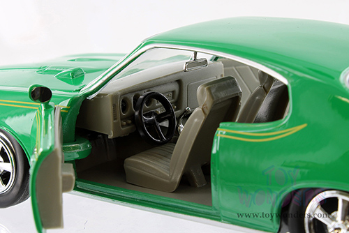 Showcasts® Collectibles - 1969 Pontiac® GTO™ Judge™ Hardtop (1969, 1/24 scale diecast model car, Green) 77242GN MAP: $22.99