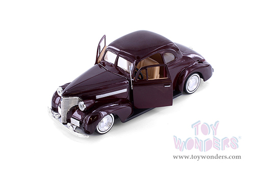 Showcasts® Collectibles - Chevrolet® Coupe Hardtop (1939, 1/24 scale die cast model car, Burgundy) 77247BGD MAP: $19.99