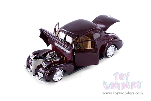 Showcasts® Collectibles - Chevrolet® Coupe Hardtop (1939, 1/24 scale die cast model car, Burgundy) 77247BGD MAP: $19.99