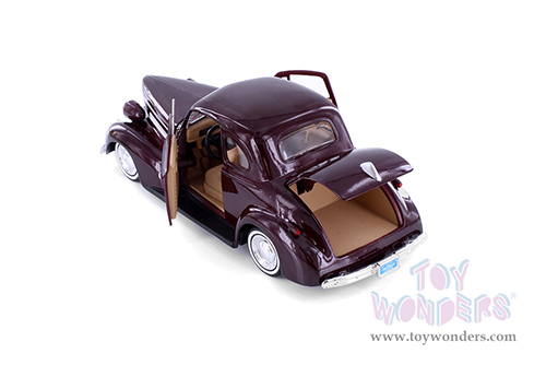 Showcasts® Collectibles - Chevrolet® Coupe Hardtop (1939, 1/24 scale die cast model car, Burgundy) 77247BGD MAP: $19.99