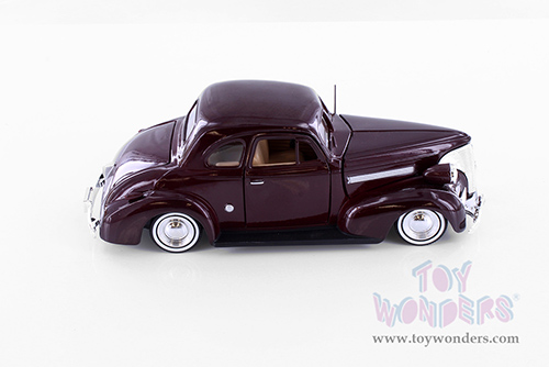 Showcasts® Collectibles - Chevrolet® Coupe Hardtop (1939, 1/24 scale die cast model car, Asstd.) 77247D MAP: $19.99