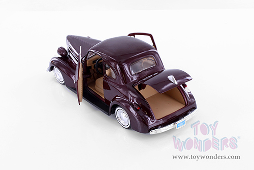 Showcasts® Collectibles - Chevrolet® Coupe Hardtop (1939, 1/24 scale die cast model car, Asstd.) 77247D MAP: $19.99