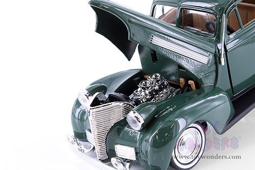 Showcasts® Collectibles - Chevrolet® Coupe Hardtop (1939, 1/24 scale die cast model car, Asstd.) 77247D MAP: $19.99